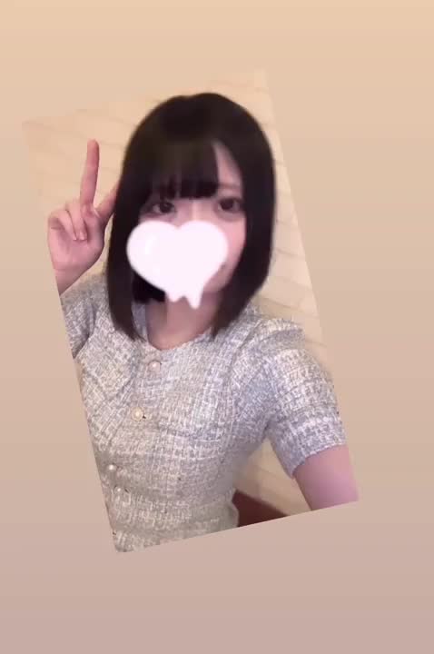 いつもはこのドレスなんだけど
今日はとある事情(忘れ物)で
いつもと違うの着てます(  ˊ꒳ˋ ) ᐝ(笑)

今日限定なので激レアかも🎶