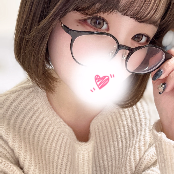 めがねもどう？👀🤍
かわいいって思ってもらえたらうれしいな🫧

今週はお休みです💭
次回は
2月7日17時ーラスト
2月8日11時ー21時

お誘い待ってます🫶

りり🤍