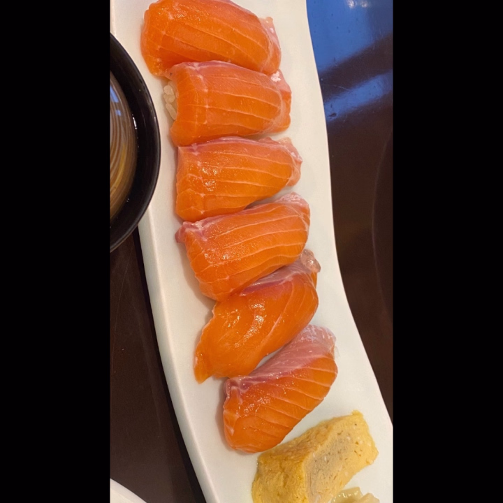 そういえばこの間めーーっちゃ美味しいお寿司食べたいよん🍣

ネコ🐈‍⬛の好きな食べ物はなんでしょう〜❓