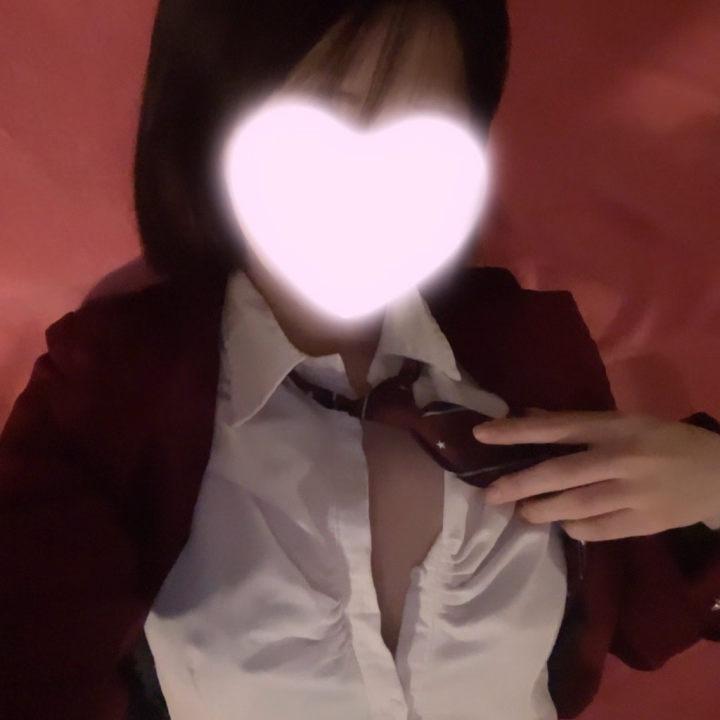突然ですが！お兄さま！
制服はリボン派？ネクタイ派？

リボンは女の子らしくて
かわいい♡

ネクタイはクールで
かっこいい♡

みらいも選べない🥺

でもどちらかを選ぶとしたら
ネクタイかな🤔💭


理由は🤫