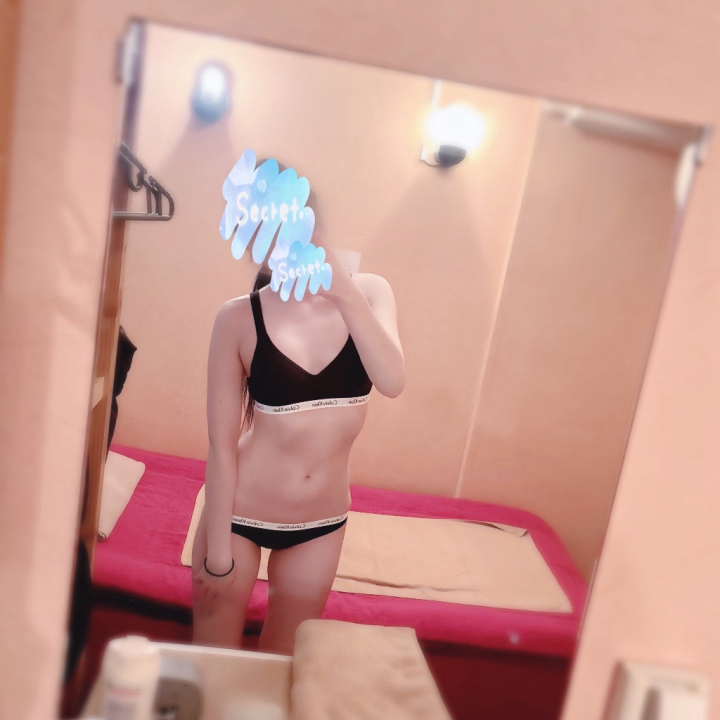 さなです！💎退勤してます..
きょうも､ありがとうございました🤍

帰るとき､ほぼ雨やんでてよかった🙌🏻




スタバの抹茶ラテ､買った🤤🌱