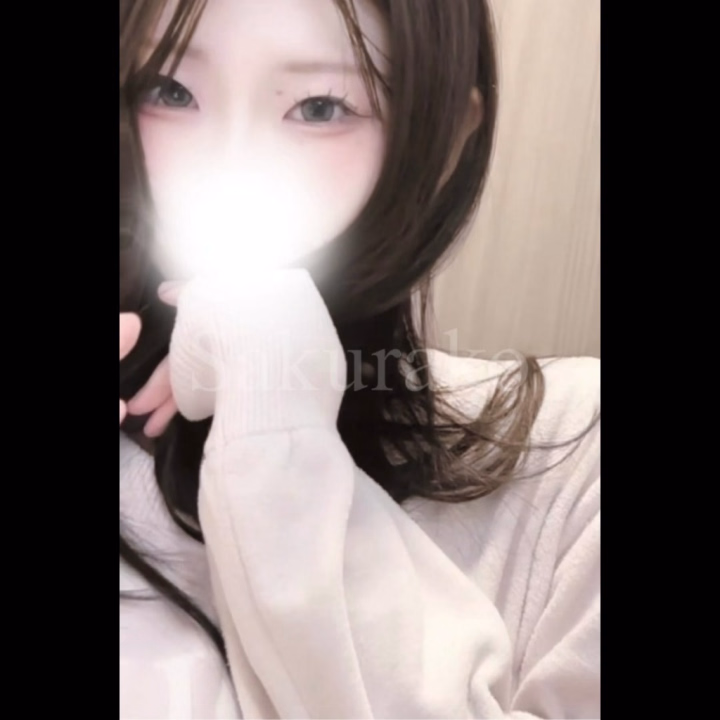 １７：００～ 🈳

残り 最終枠のみご案内可 です
本日も沢山のお誘いありがとうございます 🌷
 

＊＊＊＊＊＊＊＊＊＊＊＊＊＊＊＊＊



さくらこ愛用の音楽アプリはMusicで
几帳面に分類分けして
再生リストとかを作ってるタイプです 🎧

つい最近 “嵐”が追加されました。
元々、Musicでは嵐聴けなかったの。

全然ファンとかではなかった
（周囲にファンの子はめっちゃ多い）のですが

なんとなく聴いてみよ〜って
色々聴き漁っていたら
嵐ってすごいなぁ いい曲ばっかり 

生歌のライブバージョンも聴いてみようって
YouTubeで調べ始めたり
パフォーマンスも見てみたり

今更、ほんとに今更ながら
ファンになりかけています……。


・  ・  ・  ・  ・


今更で思い出しましたが
嬉しい 今更もあって
先日 弟から 誕生日プレゼントをもらいました。

さくらこ、夏生まれですから
正に今更すぎるのですが

かなーり欲しかった
コスメシリーズでした



今更も、悪くない 🫧☺️




🌸𓏸𓂂 𓈒 🦦 Saku🌸rakko🦦 𓈒
