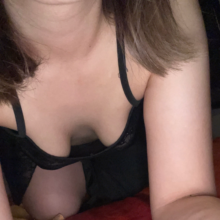お疲れ様ですっ！

4日10時から17時いますっ☺️🍓

お久し出勤ですが会いにきてねん