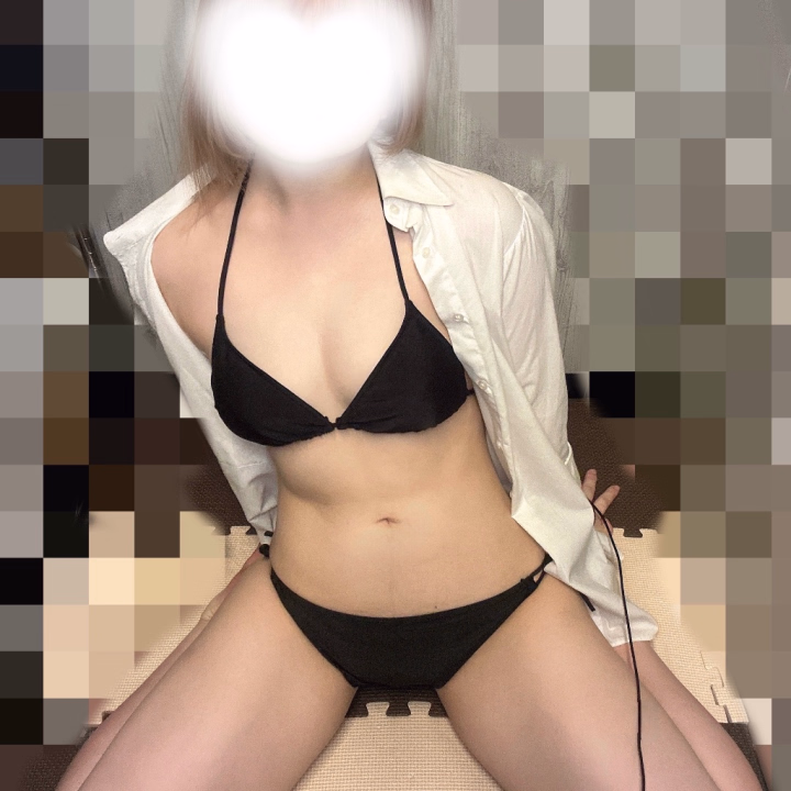 水着イベントです♡
黒ビキニ着てるよ♡
布面積少なめ恥ずかしい///

会いたいなー♡