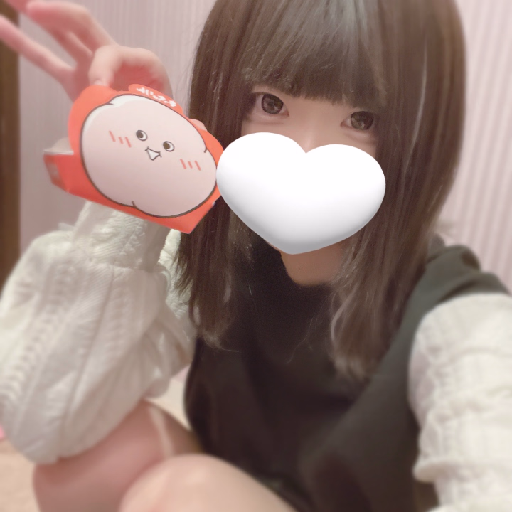 出勤したよ〜ん🙌🏻
ラストまで居ます〜❣️❣️
会いに来てくれるの
待ってます✩°｡⋆⸜(* ॑꒳ ॑*  )⸝




今日はもっちゅりんを手に入れたので
ルンルン🎶
アレルギーで
食べられないのも多いけど、
甘いもの🍩大好き😋😋😋