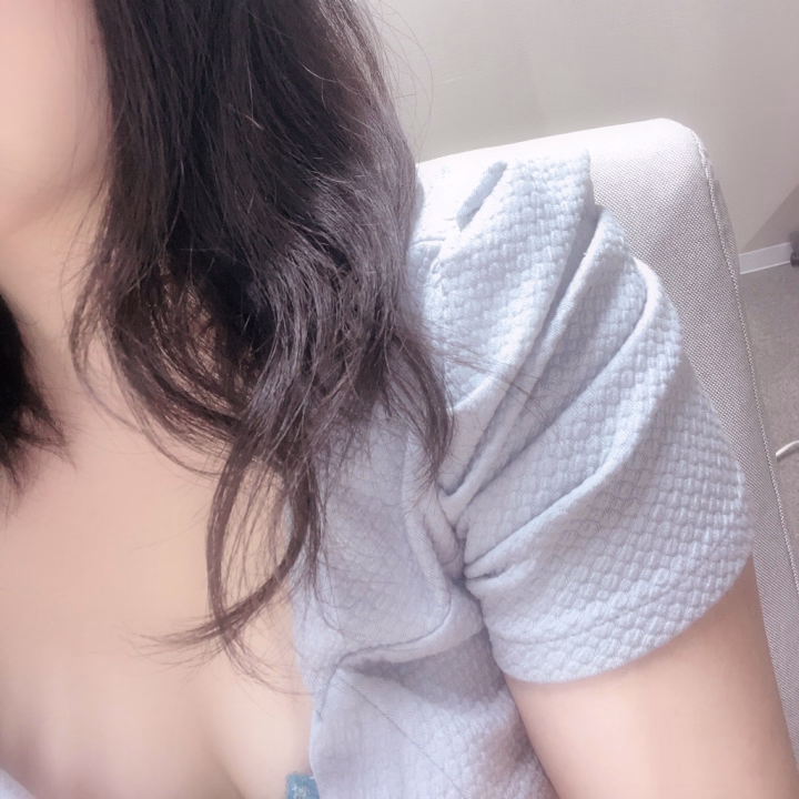 こんにちは✨
こはくです🤍

本日21時まで出勤してます🕊