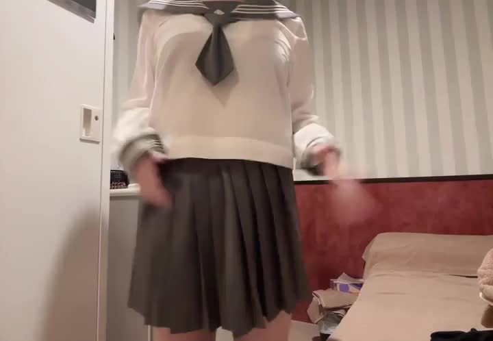 今日も制服プレイしちゃった♡
薄い布越しに乳首触られるのスキ♡