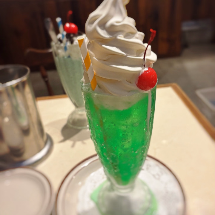 可愛いお店に行って幸せ^~^🍦
久々のお休みも幸せ！！

明日は五反田出勤です👏🏻
今月最後の出勤ですね！
17時からお待ちしてます☺️
