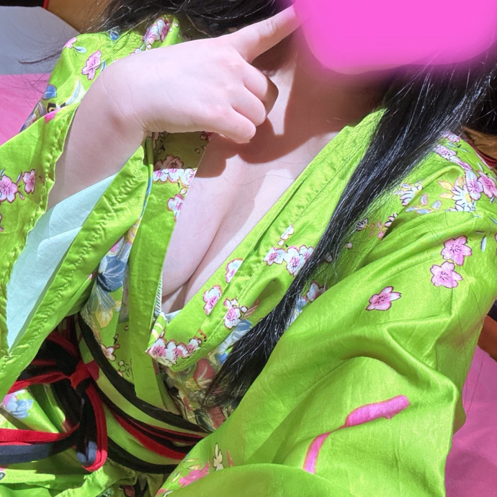 今日の着物の色…

抹茶꒰ 🍵 ꒱

or

えだまめ🫛


どっちだと思う？ꉂ🤣𐤔‪

最後まで待ってるよ(´˘`＊)