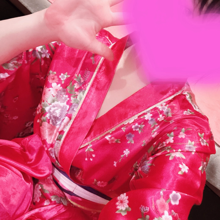 おはようございます☀️
今日は朝一からありがとうございます✨️
昨日もいっぱいのお兄様が会いに来てくださって、今日も朝一からありがとうございます😊
そして、、、
今日が今回の出勤最終日😭
早いよ〜
次の出勤がもう決まってるとはいえ、寂しいですね…
なので、いっぱい会いに来てね💕︎
ご予約もありがとうございます✨️
まだ空き枠あるので、問い合わせてみてね💕︎