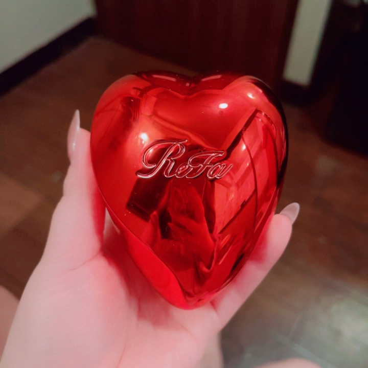 今日会いに来てくれてありがとー♡


またすぐ会いに来てくれて嬉しかったよ🫶

差し入れもありがとね✨️


青色のアクエリアス初めて飲んだけど飲みやすくて美味しかったよ☺️

それとリファのハートブラシもありがとう🥰

見た目可愛いし、そのブラシで髪の毛とかしたらやっぱり普通のクシととかした後の髪質が違った感じがする！

大事に遣うね♬︎♡