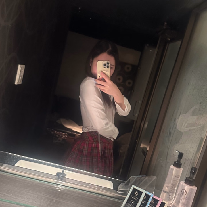 久しぶりです❕

今日ラストまで出勤してるよ！

久しぶりの出勤だから緊張してるけどお兄さんに満足して帰って貰えるように精一杯頑張るから会いに来てね💕︎