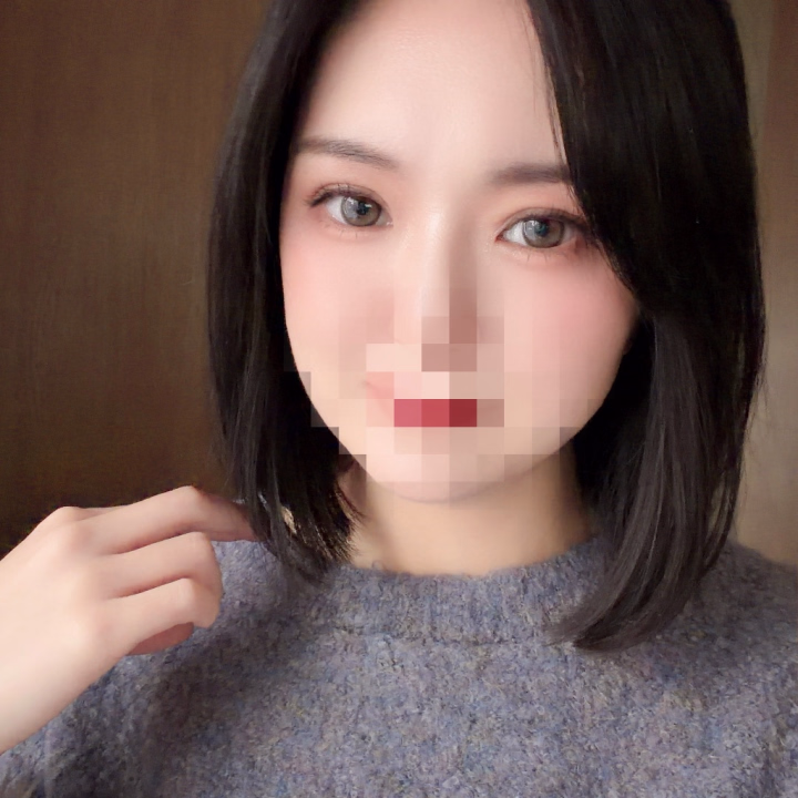 本日諸事情により
お休み頂きました🙇🏻‍♀️

明日は12:00~21:00で
出勤になります！

平日ではありますが
遊んでくれたら嬉しいです♡