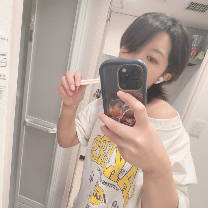 おはようございます(*^^*)
さいりです！！

最近、夢見ることが少なくなってきたんですけど、久しぶりに夢で起きた朝でした🤣

目の前で犬と猫がずっと喧嘩して、立ち尽くしてたら襲われる謎な夢でした、、、

犬や猫にじゃなくて襲われるならお兄さん達に...なんて🫢💕

今週ラストですが、まだ溜まりに溜まってるお兄さん達私にソレを消化させて下さい😳

また一日楽しみましょうね✨

さいりでした！