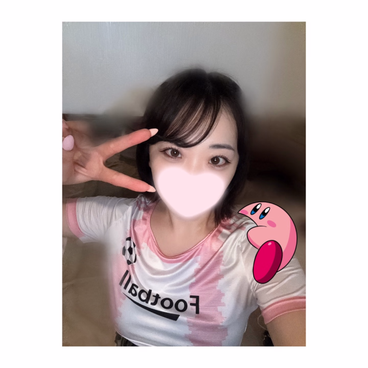 やっほ~
るなだよ🌙
お昼から会いにきてくれたお兄さんたち本当にありがとう~😭😭
でも、お部屋のエアコンが壊れちゃって
送風機(?)だったからちょっと暑くて
ごめんね😖笑
でも、お兄さんたちと対面して一言目が
かわいい!なのが嬉しすぎるよ🫶🏻
夜は22:30以降でしたら🈳あるので
遅い時間だけどるなは会いにきてねっ!