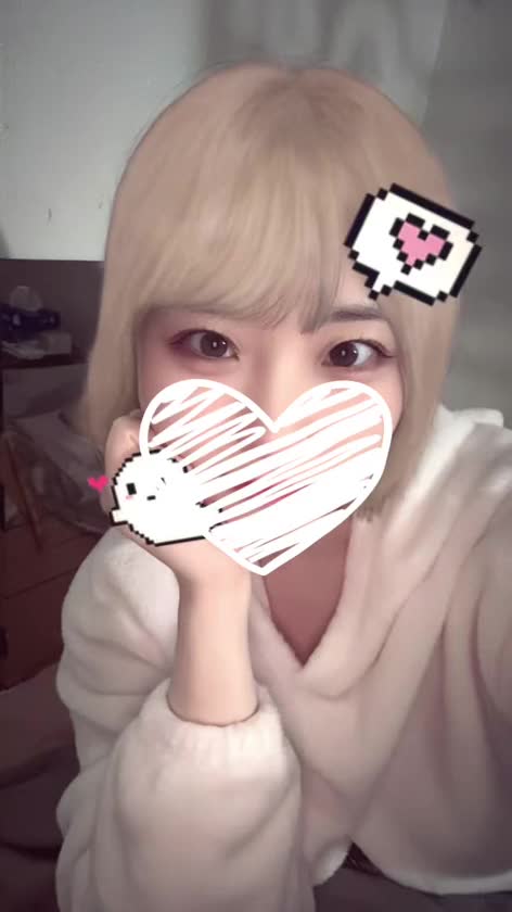 やっほ~！

お仕事終わりのお兄さんが多いかな？
今日も一日お疲れ様だよ~🫶🏻

るなさんはさっきお部屋でTikTokの動画で最近流行ってる金髪になるエフェクトを使って遊んでました(笑)

20歳頃の時は金髪とかしてたからまたしたいなぁと思いつつも
黒髪が安定しすぎてて変えたくない気持ちもある😖💭笑

この後もるなさんと会える時間あるのでご予約お待ちしてます！