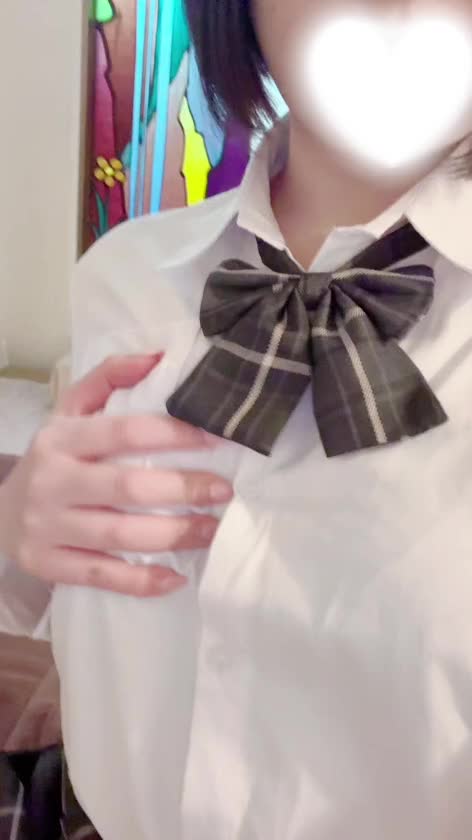 制服るなぴだよ😖💓

黒髪ショートだから幼く見えるし、
いけないことしてる気分になるみたい...笑

今日もいろんな制服着れるといいなぁ💭
たくさん写真撮ってみんなに見てもらいたいっ🥺🥺