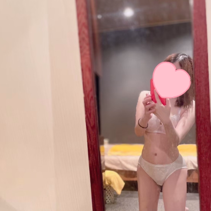 はじめまして☺️

かぐらです🤍
明日から朝からいます🙋‍♀️
よろしくお願いします🙇🏻‍♀️՞💗

えっちなこと大好きなので沢山出来たら嬉しい✨️🙌🏻
オプションも無料だから気軽につけてね❣️

ラブコールお待ちしてます🫶💕︎︎