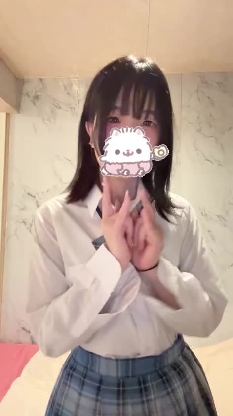 まだまだ制服が似合っちゃう私🤫🤍
現役でもいけるよ！ってよく褒められるんです🤭

制服コスプレつけてみる？？