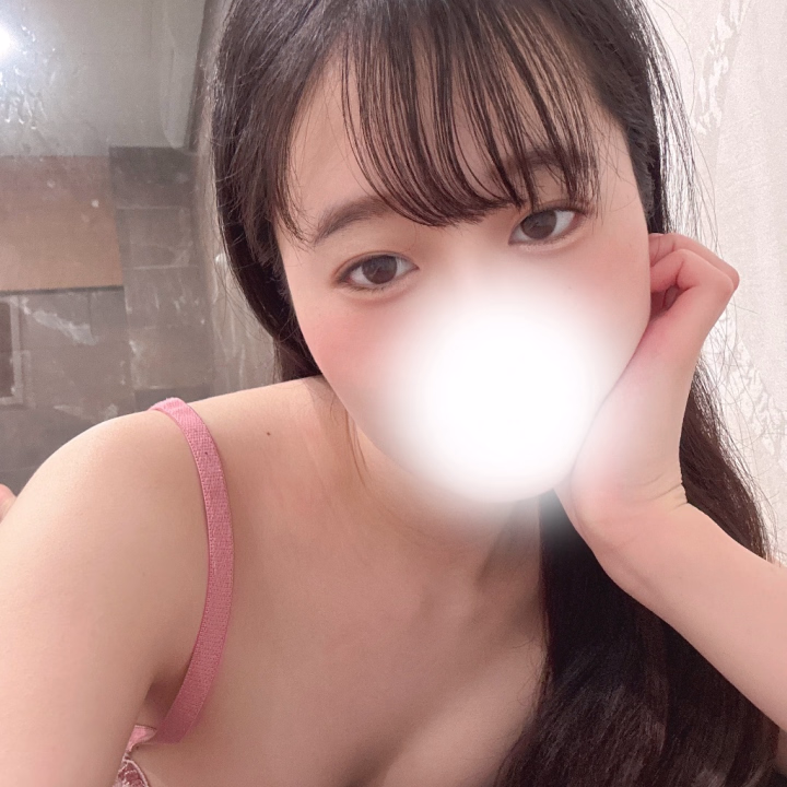 　　初めまして！ききです🤍
　　　双子の姉の方です😊


緊張してますが一緒に素敵な時間を
過ごすことができたら嬉しいです☺️


　　　よろしくお願いします🤍