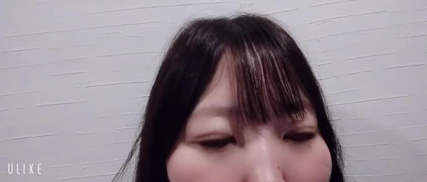 実は、あまりにも前髪が気になりすぎて、昨日のお仕事終わりに自分で切っちゃったよ✂
そしてちょっと失敗しちゃった🥲
やっぱりプロに切ってもらうのが一番だなぁ