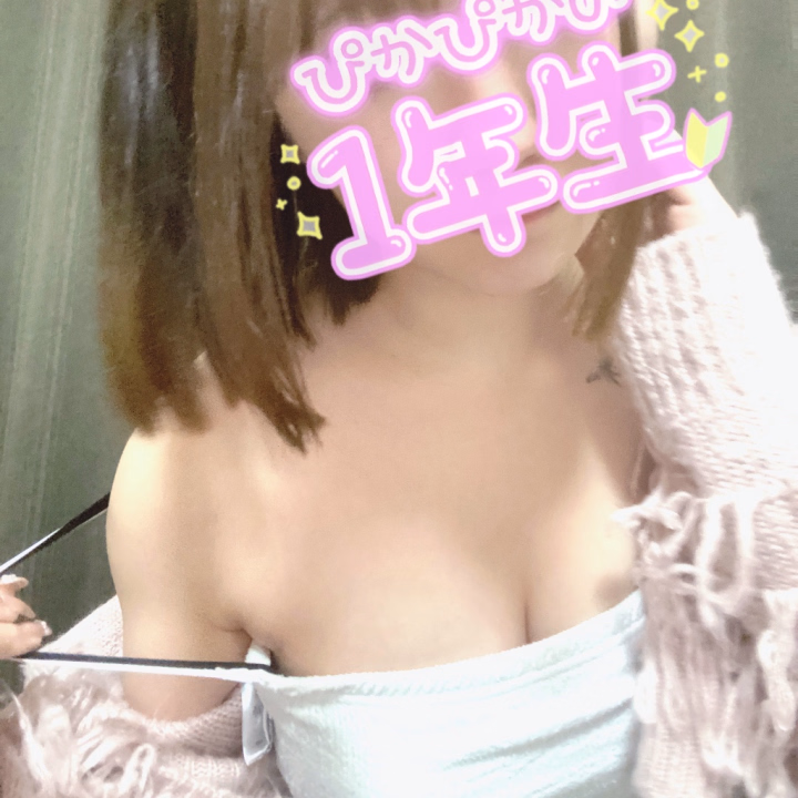 こんばんは！

今日と明日で一旦連勤～完～
ちょっとでも気になってたら迷わずかもんだよっ❣️

特技は

玉舐めとフェラです👅ﾍﾟﾛﾍﾟﾛ


えちえちMAXでまってます🥰