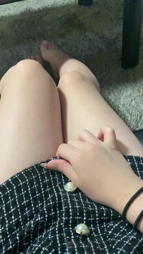 生足×ミニスカ
の組み合わせが増えてきた♪



ミニスカ履いたままで、

パンツだけずらしてそのまま…とかも好きです🤫💋


いろんなプレイしてみたいな💓
(痛いこと以外ね！！)
