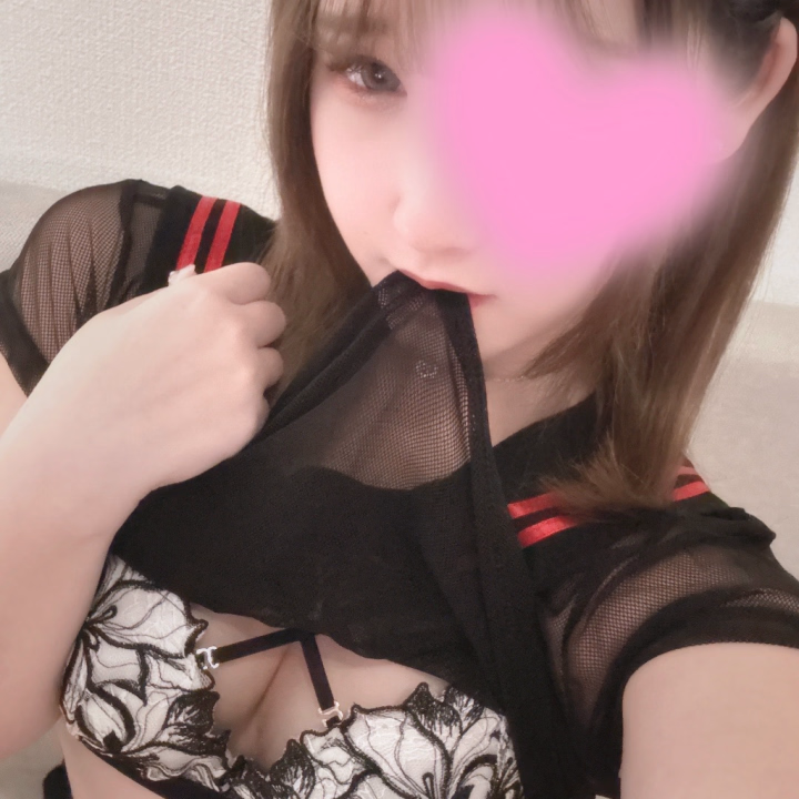 襲いに来ても…いいんだよ…///

くぅが襲ってあげても良いけどね( ≖ᴗ≖​)ﾆﾔｯ

来てくれるの待ってるからね( *´꒳`*)