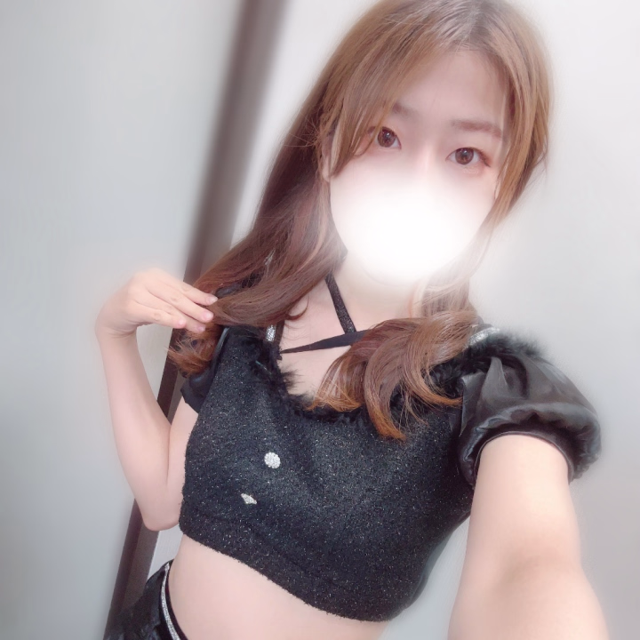はじめましてっ
先月の2月から、、入りましたみんとと、いいますっ

女性の中では、身長が高い方だったり顔が大人っぽいといわれますが、、実は、めちゃくちゃあまえたさんです、、
いっぱい、甘えたいな、？🥺

たくさん、不慣れなことが多いかもですが、、お兄様達に優しくおしえてもらいたいな、、♡