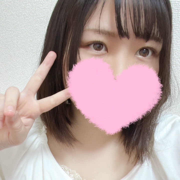 こんにちは
ゆのです🌷

改めて昨日来てくれたお兄様方
ありがとうございました🙇‍♀️
お顔のパックのプレゼント
わざわざしてくれたお兄様もいて
毎日使うものなので
とても嬉しい😽😽

ラストに来てくれたお兄様が
めちゃくちゃラーメン好きで
豚骨ラーメンしか勝たん
地元のラーメンしか勝たん
な私にこっちで食べれる
美味しいがっつり豚骨を
教えて下さったから
早く食べ行ってみたいな気持ち卍

そんなこんなで
来週は地元に帰省するので
１週間ほどお休みを頂きます🙇‍♀️

今週会いにきてくれたら
嬉しいです☺️🌟

今日もラストまで
よろしくお願いします✌︎('ω')✌︎