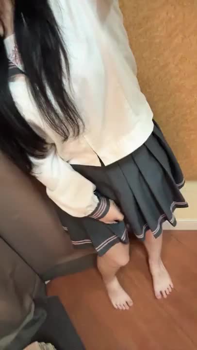 お兄さんは何色の下着がすき❓💭
ひなのは暗い色が多いんだけど
白とか水色とかの方がかわいいかなぁ💭
