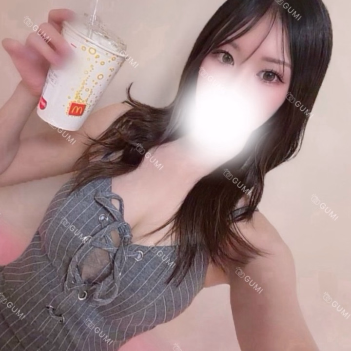 本指名さま到着待ちで..🫧

どぉーしてもお腹がペコペコさんで
先程少しだけ休憩をいただいたので..🍀

マック食べちゃいました🤭🍔💕

ぐみの定番は昔からずっと…

🍔ダブルチーズバーガー
🥒ピクルス多め
🥤コーラ

気付くと毎回これです😂💜

たまには違うもの頼もうと思うのに、
結局いつも同じになっちゃう不思議🤭🫧

みなさまの
定番メニューも気になるなぁ🍟✨

( 本当はバーガーキングが1番好きだヨ🤤🐷)