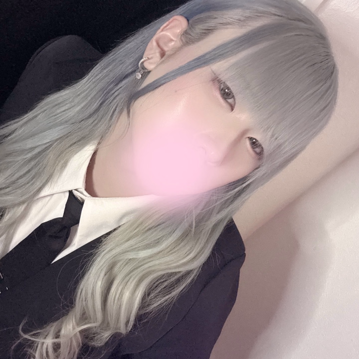 緊急出勤！！！

唐突な予定変更でごめんなさい💦
本日出勤致します♥️

時間は少し伸ばして18:00～26:00の受付です。

ぺけなな配信も付けていくので良ければ一緒にお話しましょうね💕︎
(配信場所が知りたい方はDMまで)