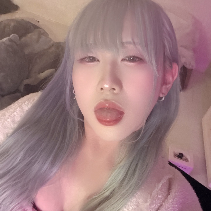 お口でするの好きだから
お兄さんたちのおっきいの咥えさせてね💕︎

ここ最近、とてもえっちな動画を撮りたくて仕方ない気分なので…(どんな気分だ

マイファンズ更新予定！