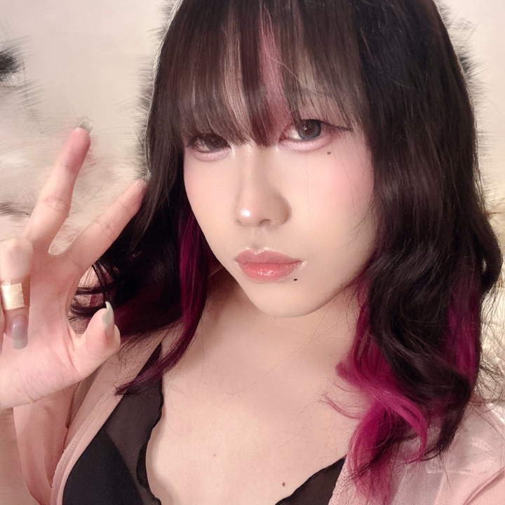 唐突な出勤してます♥️

私と同じように唐突に時間できた人やムラついたお兄さんたち逢いに来て貰えたら嬉しいです♡

週の真ん中だし気持ちいいことしてリフレッシュしよ？