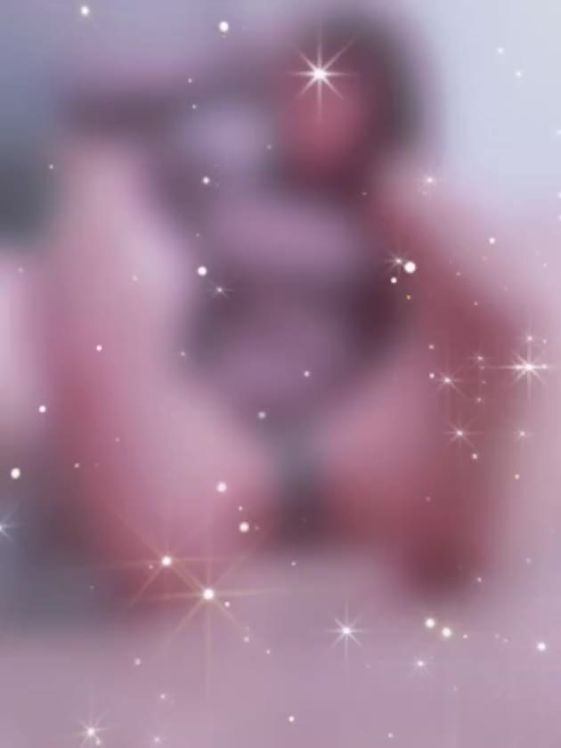 足でサワサワされたい？🩷
