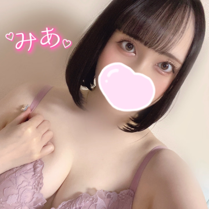 簡単に自己紹介です⭐️

‎🤍見た目はキレカワ系
‎🤍意外と小柄(身長高く見えるらしい)
‎🤍色白美肌⛄️
‎🤍ずっと触ってたくなるもちすべ肌✨️

🎀好きな物は可愛いキャラ集めでシルバニアやサンリオ等集めてます✨️
お家に大量に飾ってるの🥺
🎀可愛い女の子も好きでアイドル好きです🫶
アイドル好きなお兄さんいたらぜひお話しましょー🎶
🎀好きな食べ物とかは、イチゴ味のお菓子、ストレートティー、R1や栄養ドリンク等

💝責め好きな尽くし系
💝舌使いがすごいらしい👅💕
💝ち♡び舐めと濃厚なフ♡ラが得意㊙️
💝責め好きだけど優しく焦らされながら責められるのも好きだよ//
💝ぬるぬるⓂ️ットも🉑

大体こんな感じの子です👍 ̖́-
おっとりしててふわふわしてます笑笑
明るくて話しやすいと言われるのでぜひこれから仲良くしてください🤝💓