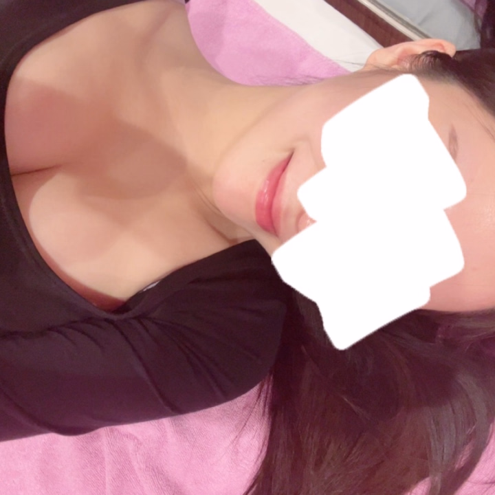 こんにちは！

明日います！

昨日は雪が降ってたから一日中家に引きこもって冬眠してました🐱

さむいのにがて(_ _).｡o○


おにいさん、お仕事行く時滑って転ばないように気をつけてネ🤭


また明日〜