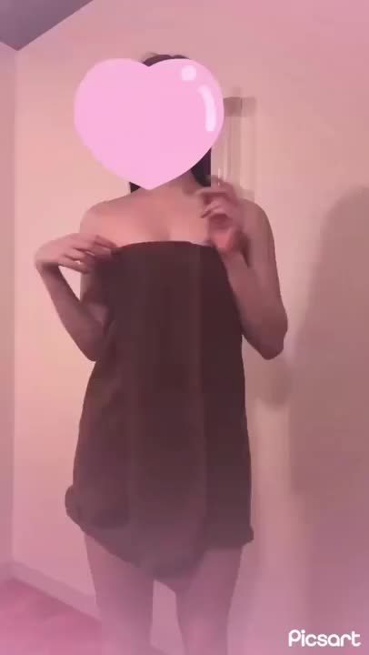 ゆりさんの後ろ姿、、
お風呂上がりに撮ったの♨️
エッチエッチかな？🫣
実はゆりさん後ろからされるの
好きだったりする…///


ゆり🪽