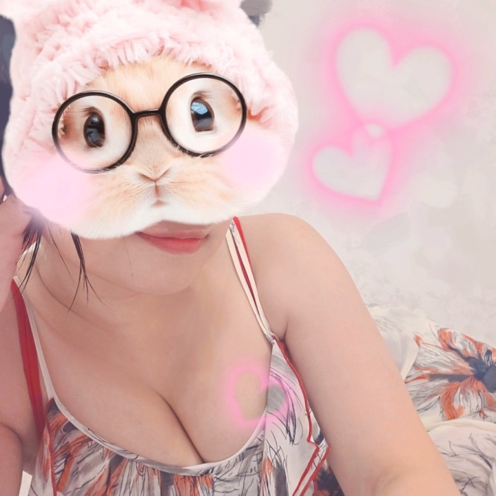こんにちは🍀


昨日嬉しいことがありまして

お久し振りにお会いしたおにいさんに

ちょっと痩せた？って言っていただけて

嬉しかったです(*･ω･*)♡


このまま地道にリバウンドしないように

減量&筋肉増量頑張ろうヽ(*´＾｀)ﾉ！


それと本日は24:00まで出勤です(uωu*)♡