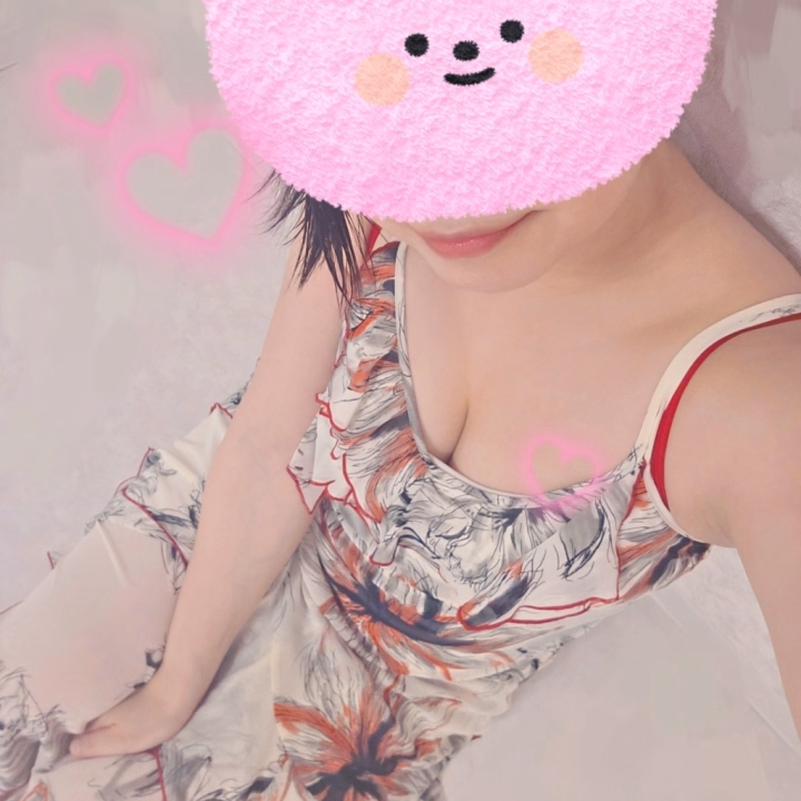 おはようございます🍀


昨日ごはんを買いに出掛けていたら

たまたま某グルメドラマに出ていたお店を

発見しまして！ヽ(°ω°)ノ✨


でも営業時間が合わず残念ながら今回は

行けなさそうでしたので次回来た時には

チャレンジ出来たらと思いました(*'▽'*)！


他にも美味しそうなご飯屋さんを

ちょこちょこと見かけるのでダイエッター

には誘惑が多いところですわ(´-ω-`)笑


本日入れて残り二日間！

お待ちしております(uωu*)♡