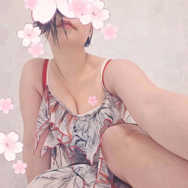 おはようございます🍀


知人から春のお裾分けで七分咲きの桜の

お写真を見せていただきました🌸(〃´ω`〃)🌸


この辺の桜の見頃もうは終わってしまって

いるでしょうが最北まではまだまだ桜前線は

満ちてはいなかったのですね(*'▽'*)


春と秋が好きなのでまだまだ春を感じられる

のは嬉しいです(uωu*)♡


さて、本日で吉原出勤が最終日になります！

次はいつになるか未定なので良かったら遊び

にいらして下さいな(*･ω･*)〉♡