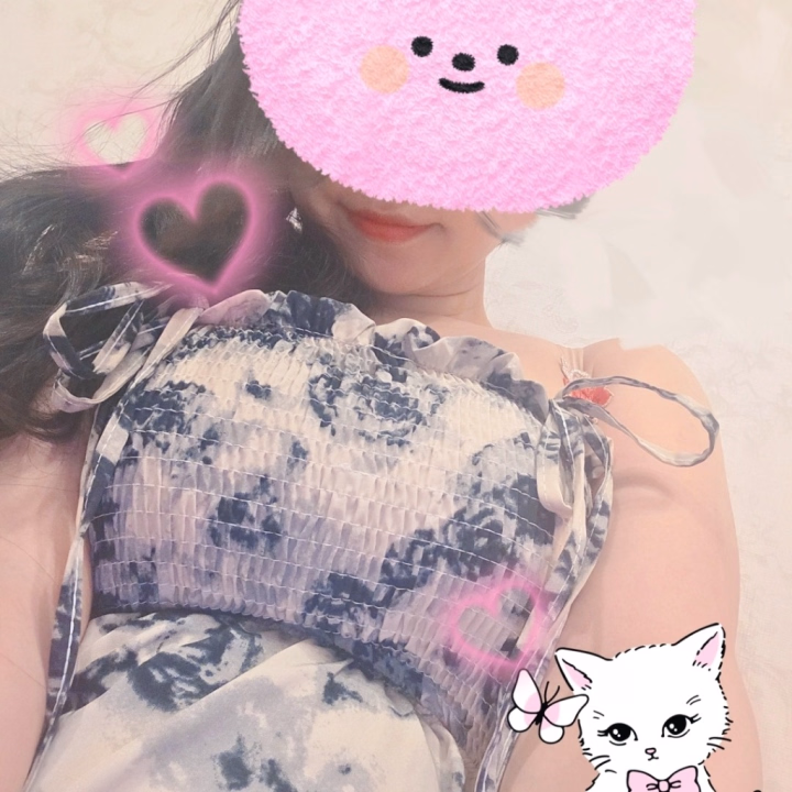 こんにちは🍀


こちらはお天気が曇りだとまだ涼しいので

過ごしやすくて良いですね(*'▽'*)🎵


先日まで行っていた沖縄は日中はもう夏日

だったので感覚が麻痺しているようです

(*･ω･*)笑


今日のお仕事が終わったら連勤からの連勤が

やっと終わりまして、お休みにはいるので

ラストスパート頑張ります(*^.^*)


24時までお待ちしておりますわ(uωu*)♡