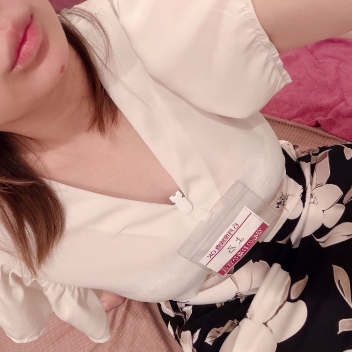 こんにち🐶

後半戦も頑張ります！

24:00までいます！

何だかおっぱいが今日は張ってる気がする🥲‎痛い😭😭😭😭

生理きそうだから ちょうど明日で終わるから丁度いい( *´꒳`*)

んで、すいませんまた欲情の方の写メ日記でも上げますが、、


今月の勤務は明日が最後で
7/2〜 欲情戻って働くことになります🥲‎

生理が重なりそうだったので事前におやすみ貰うことにしました😭

あとでスケジュールまただします！

26-27辺りには来月の予定決めれると思うので😆