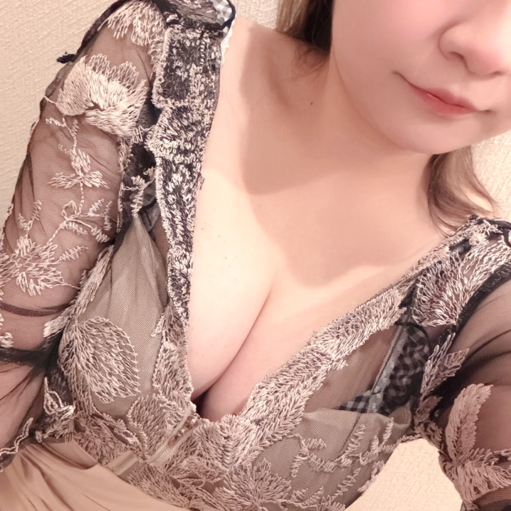 おはよう☀️
残り4日!!
9:00-24:00でいます!✨️
昨日は1枠ラジオありがとうございました!
風呂上がってからパタンと寝てしまってました💦笑
けど出来たらっていってたので、あんまり責める声がなくて良かったです笑
優しいお兄様ばっかりでよるは恵まれてます😉
よる🌙