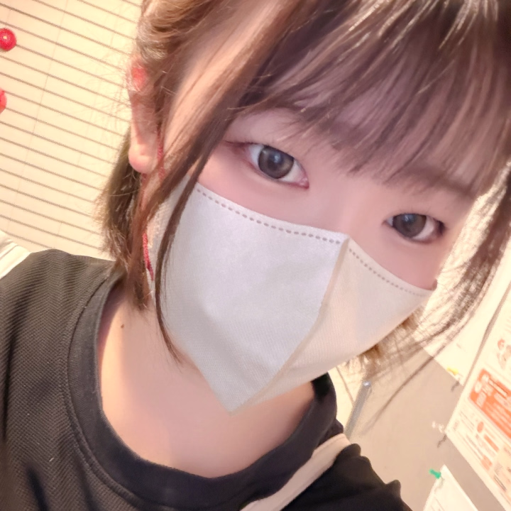 おはよー!
本日9:00-24:00です!
女の子多めですのでお遊びの際は事前にご予約お待ちしてます!✨️
(フリーだとしてもご予約された方が待ちなく遊べますよ)
✦・┈┈┈┈┈┈┈┈┈┈・✦
今日含め残り3日となりました!
今回はいつもよりもたくさんのお兄様方と再会出来てて嬉しいです🎶
思い出してきてくれることとっても嬉しいのでしばらくぶりでもまた遊んでくれたら( ˶・-・˶)
よる🌙