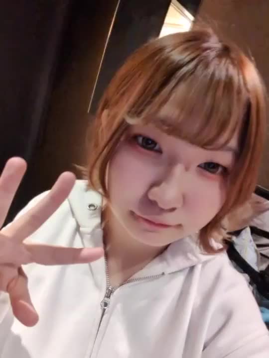 Newヘア！

髪の毛切りました！！

今日は24:00まで居ます🙋‍♀️

事前のご予約もありがとうございます🙇‍♀️まだ枠空いてますので
お店までお問い合わせください🎶

ご予約いただいたお兄さま♡
ぬれぬれにして待ってるよお♡
早く会いたいです♡

よる🌙