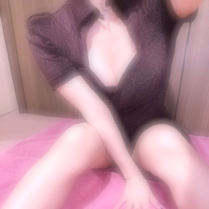 今日も一緒にいてくれなきゃやだからねーー😾😾♡

gw明け、仕事始まりで疲れた方も
お休みの人も
全員私にに癒させて！！

気をつけてきてね♡