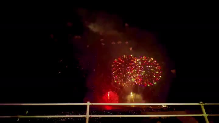 好きなアーティストのライブ、
全部応募して1回も当たらへんかったから、日帰りで茅ヶ崎花火行ってきた🎆
寝ずに往復運転は若くてピチピチのここあちゃんでもさすがに疲れる🤣笑
今から関西帰って、10日からは東京行くよ🗼✨
待っててね💖
