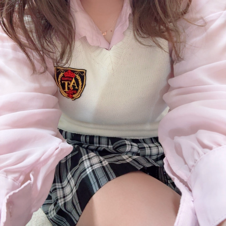 おはようございます！
お久しぶりです！りょうです‪‪❤︎‬
今日は21時まで出勤してます✩.*˚

最近少し髪色明るくしました(*^^*)
色んな人に可愛がって貰いたいし、会いたいなぁ‪‪❤︎‬
待ってます𓂃 𓈒𓏸◌‬